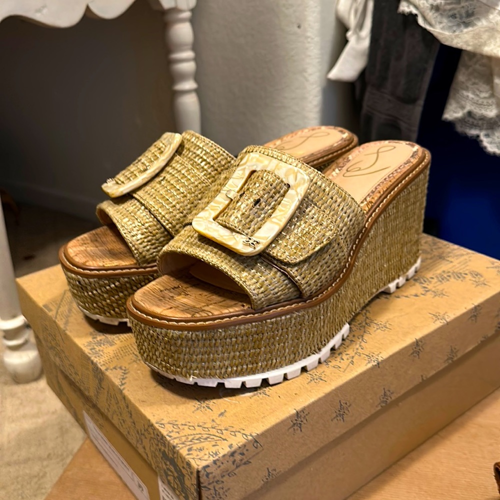 Livi heel from Revolve  worn once too big for me